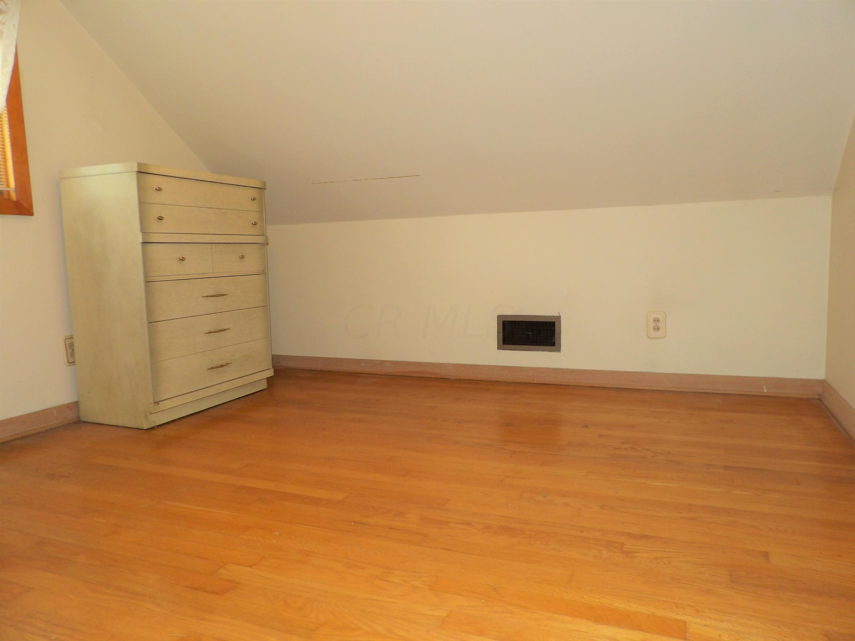 631 Bernhard Road Whitehall, OH 43213 - Photo 17 of 35 104_0687