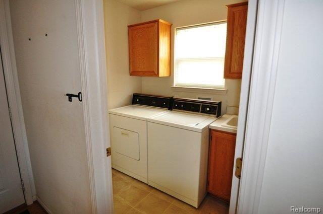 968 Churchill Circle, Unit 12 Rochester, MI 48307 - Photo 14 of 25 Laundry Room