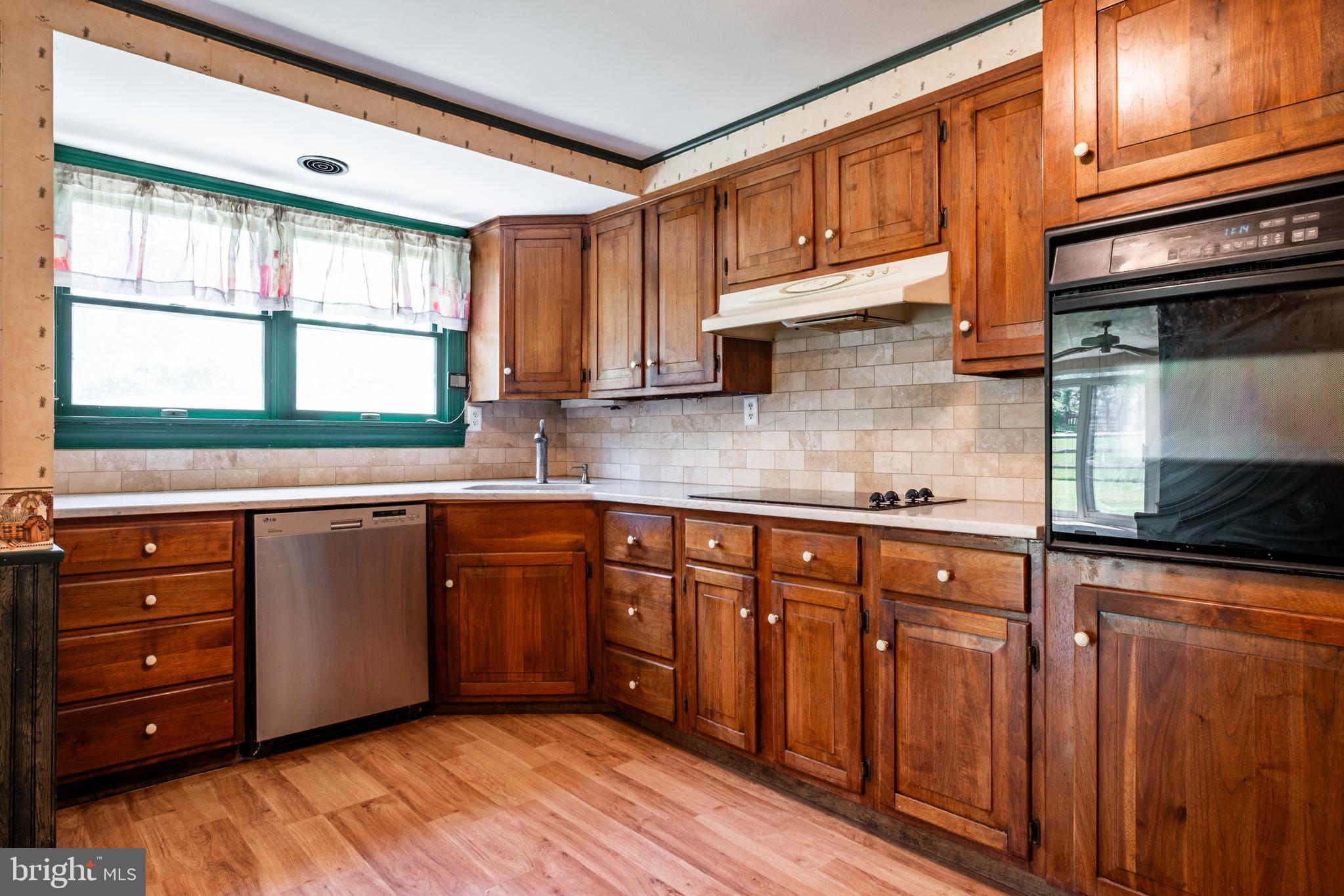 1608 Brent Road Oreland, PA 19075 - Photo 8 of 33