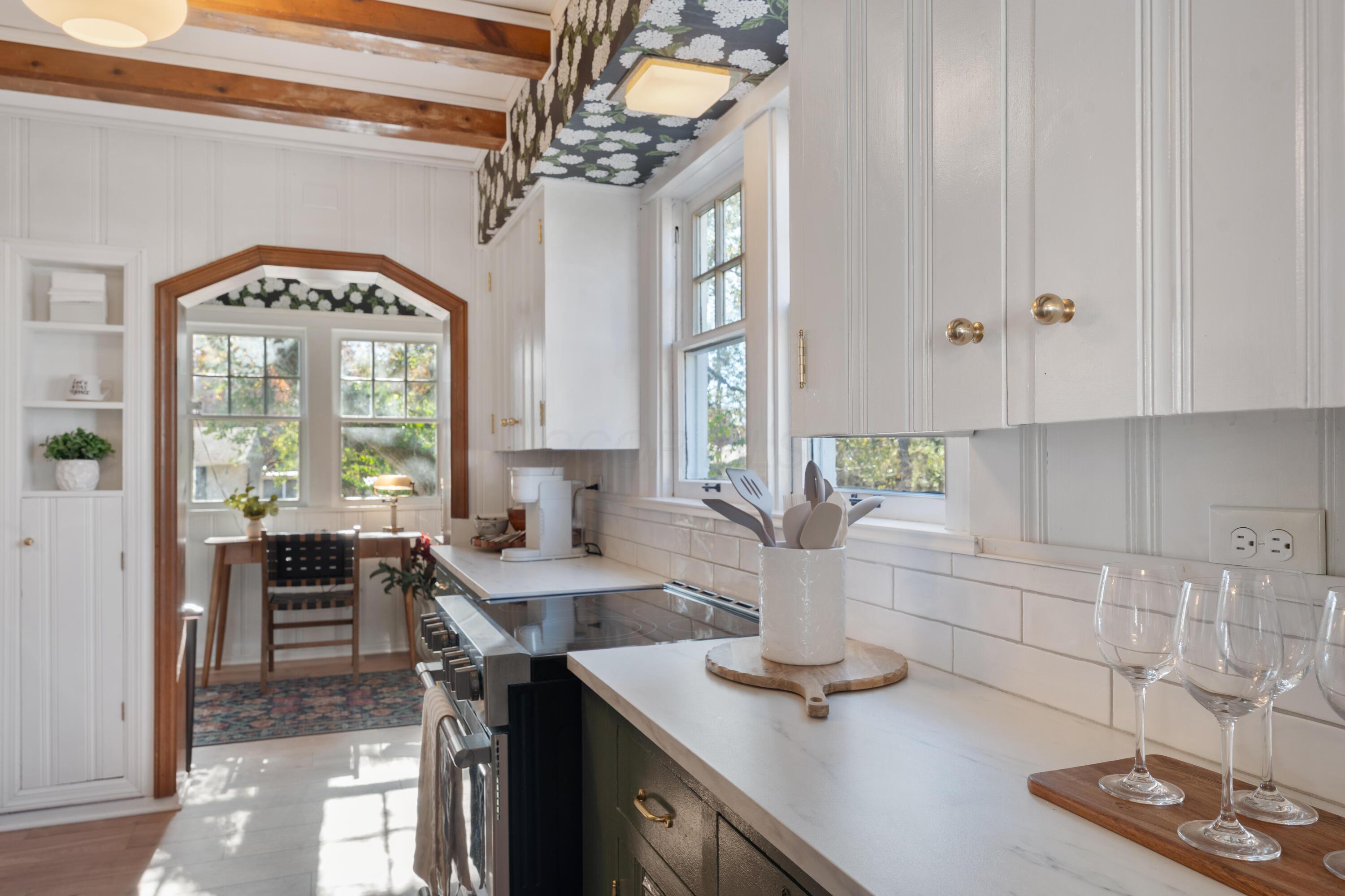 389 Wetmore Road Columbus, OH 43214 - Photo 6 of 33 kitchen