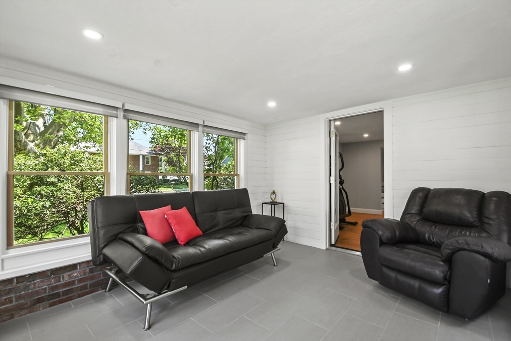 8 Longbow Circle Lynnfield, MA 01940 - Photo 5 of 42