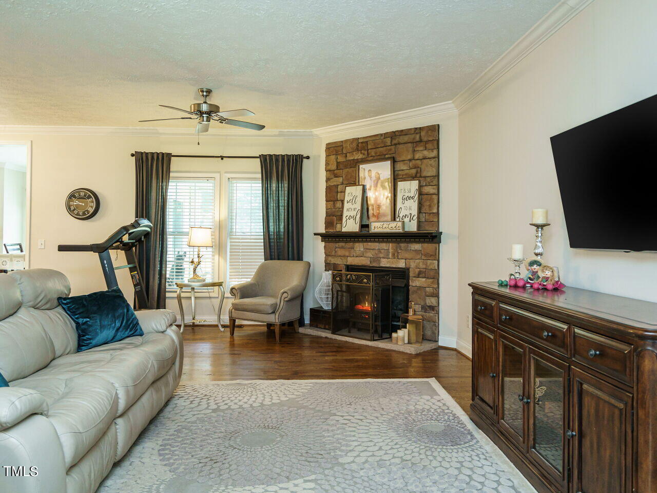 934 Blue Pond Road Clayton, NC 27520 - Photo 5 of 31 005-1280x960-living-room