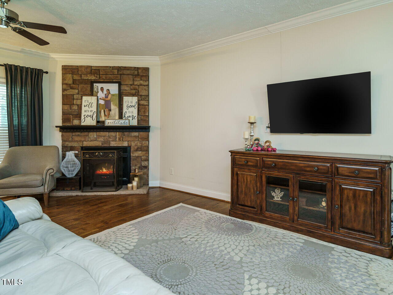 934 Blue Pond Road Clayton, NC 27520 - Photo 6 of 31 006-1280x960-living-room