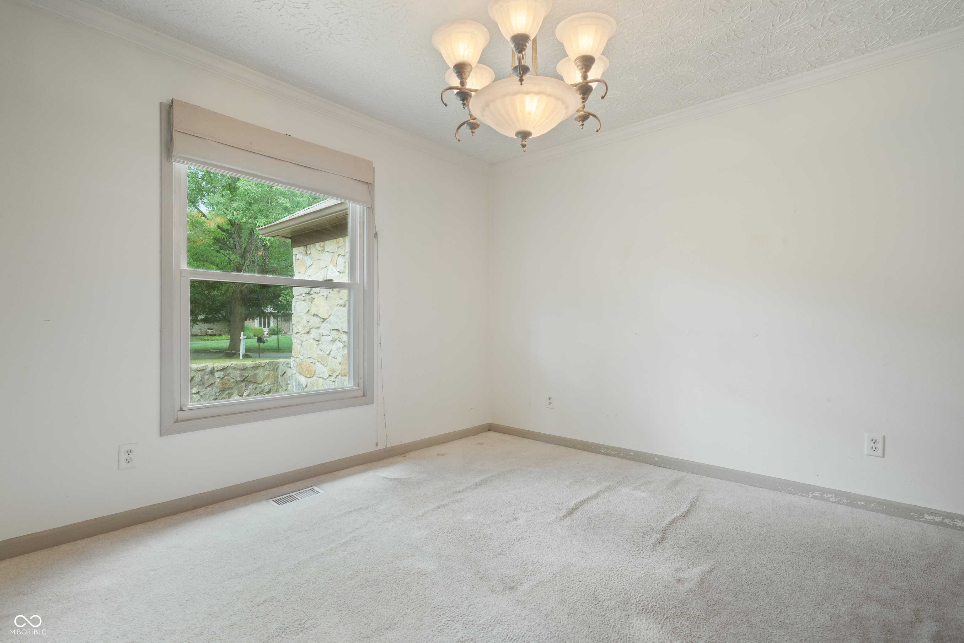 8729 Sawleaf Road Indianapolis, IN 46260 - Photo 11 of 34 Gallery Image 11