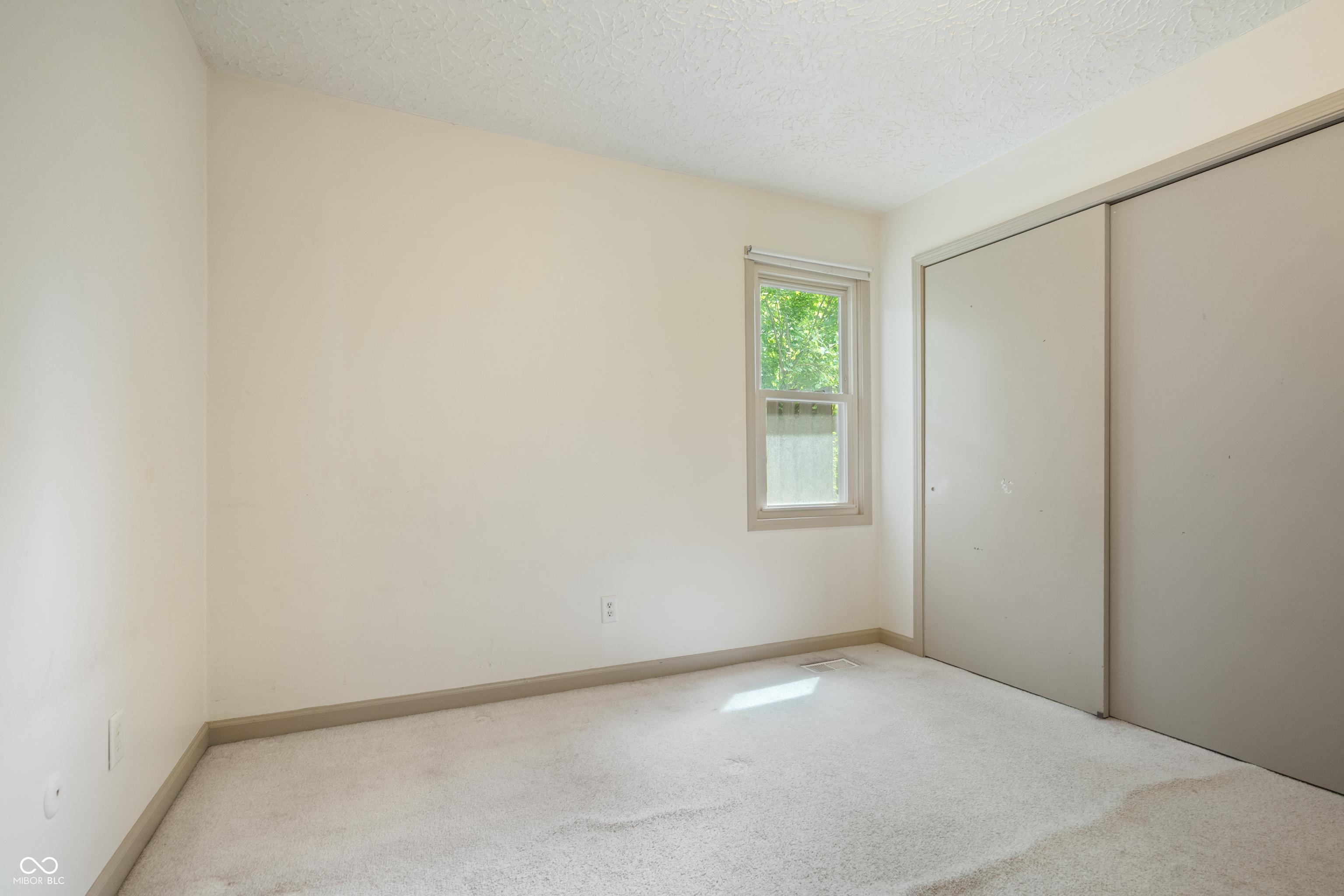 8729 Sawleaf Road Indianapolis, IN 46260 - Photo 17 of 34 Gallery Image 17