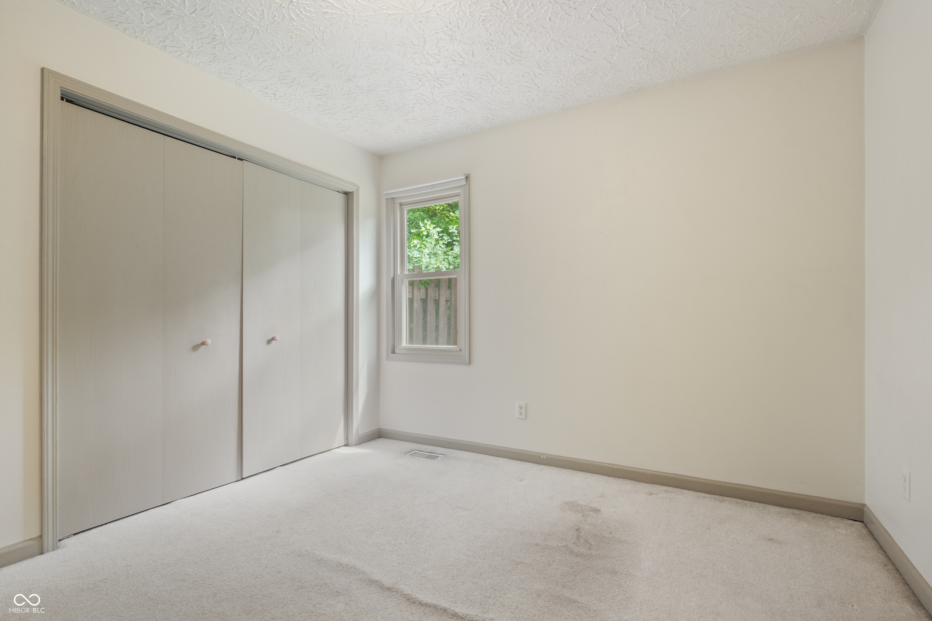 8729 Sawleaf Road Indianapolis, IN 46260 - Photo 18 of 34 Gallery Image 18