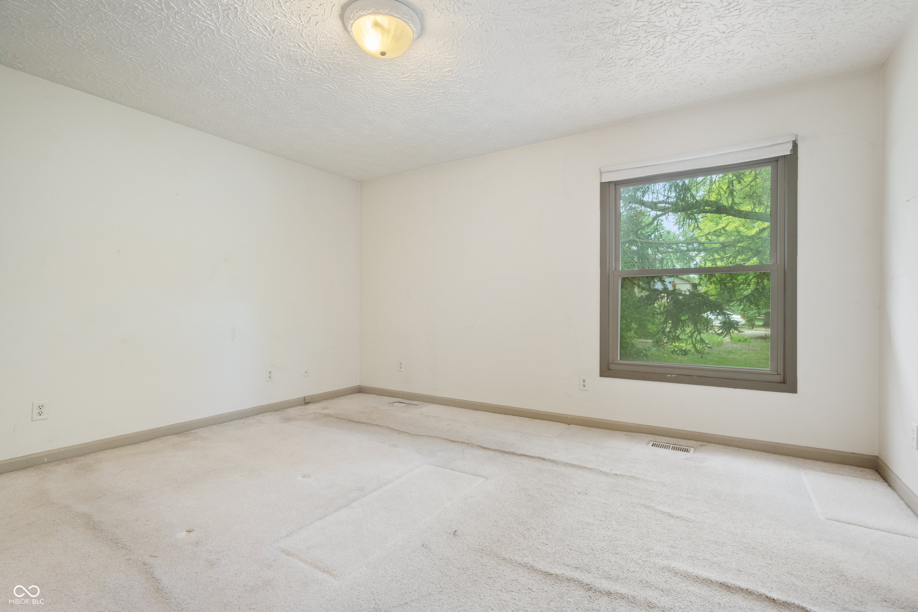 8729 Sawleaf Road Indianapolis, IN 46260 - Photo 20 of 34 Gallery Image 20