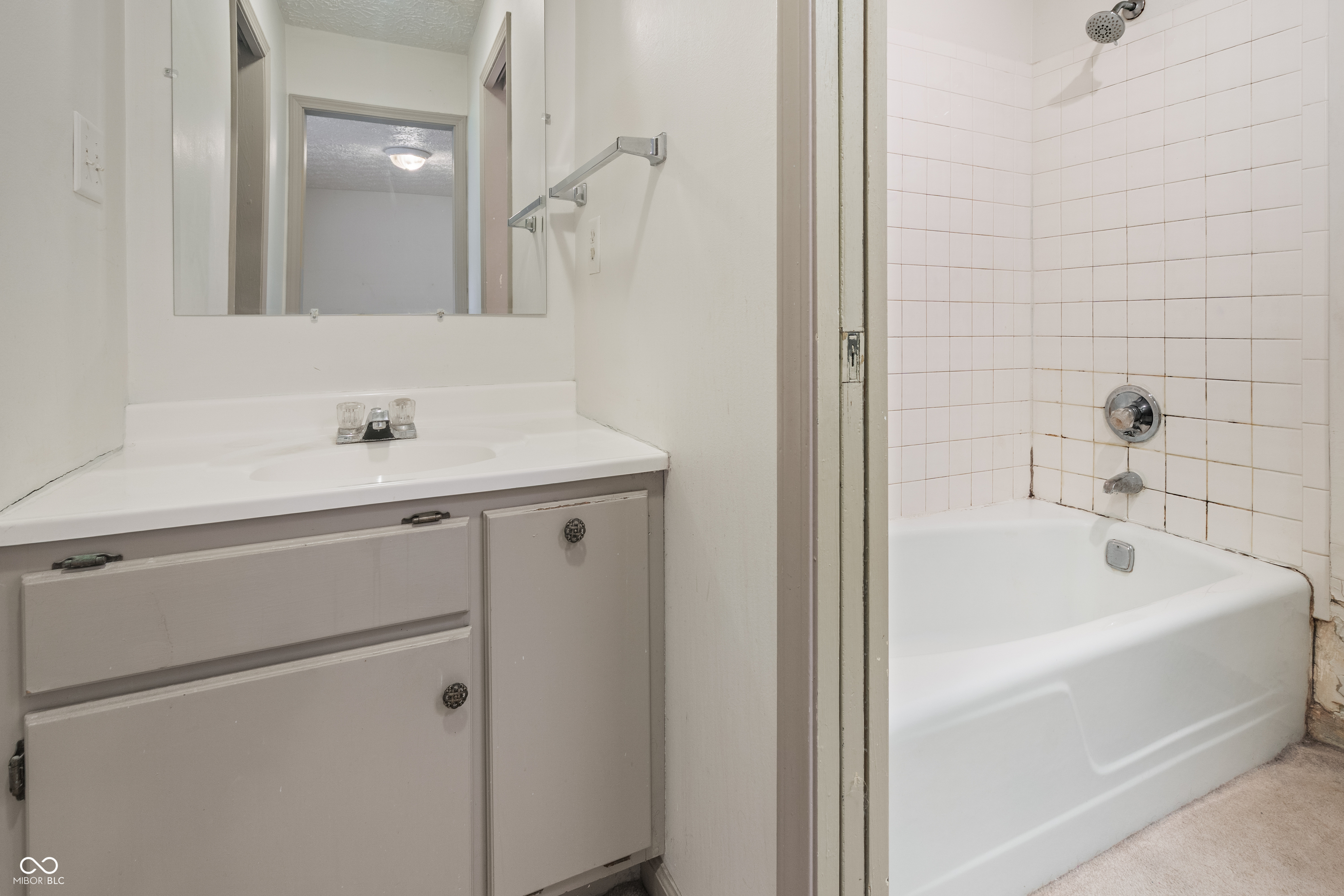 8729 Sawleaf Road Indianapolis, IN 46260 - Photo 23 of 34 Gallery Image 23