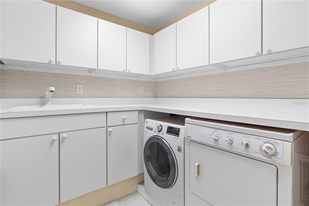 3408 Stonebridge Trail Valrico, FL 33596 - Photo 19 of 53 a utility room with dryer and washer
