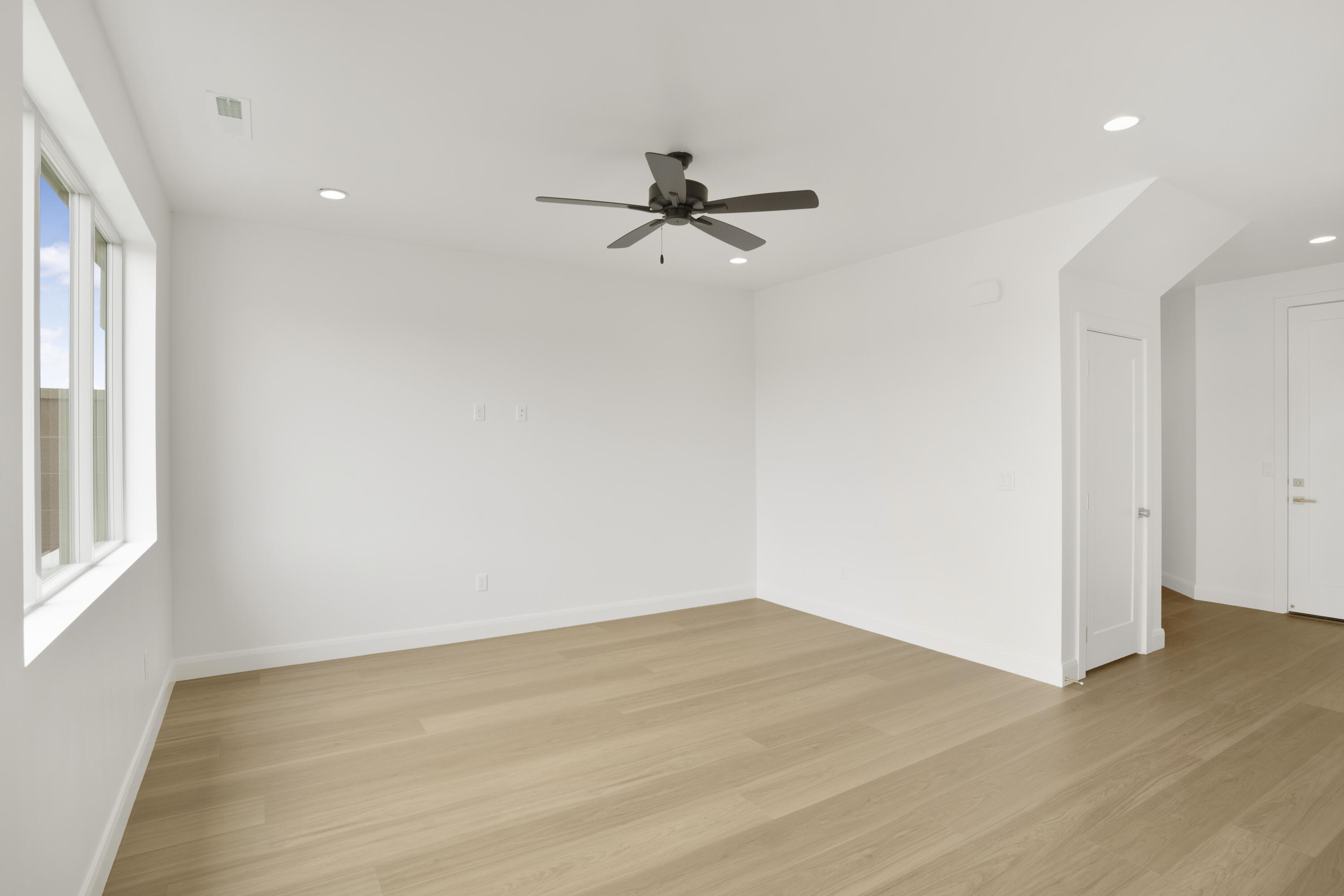 990 Manen Street Washington, UT 84780 - Photo 11 of 38 DSC01449