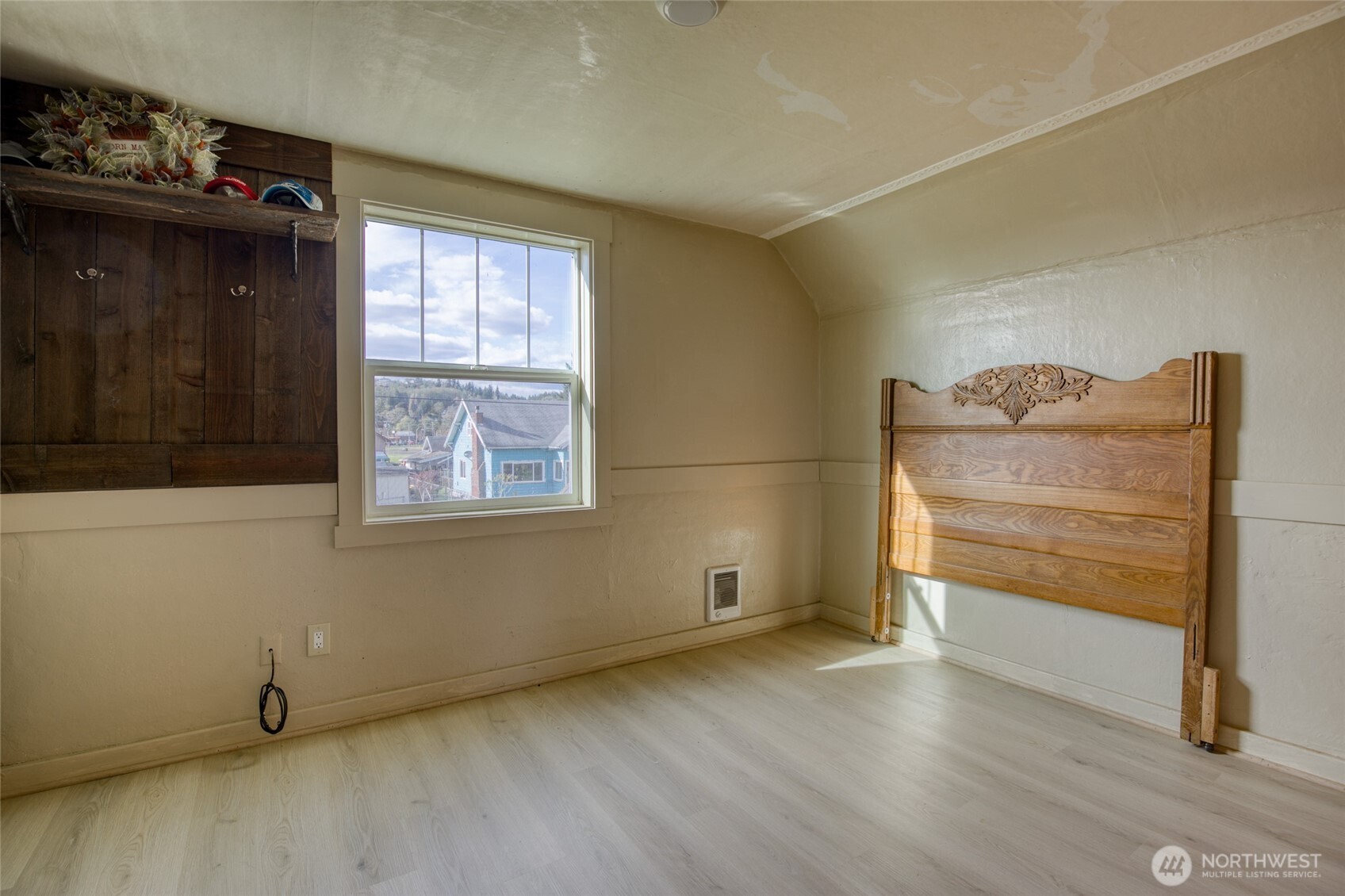 823 West 3rd Street Aberdeen, WA 98520 - Photo 25 of 40 a view of an empty room and window with wooden floor