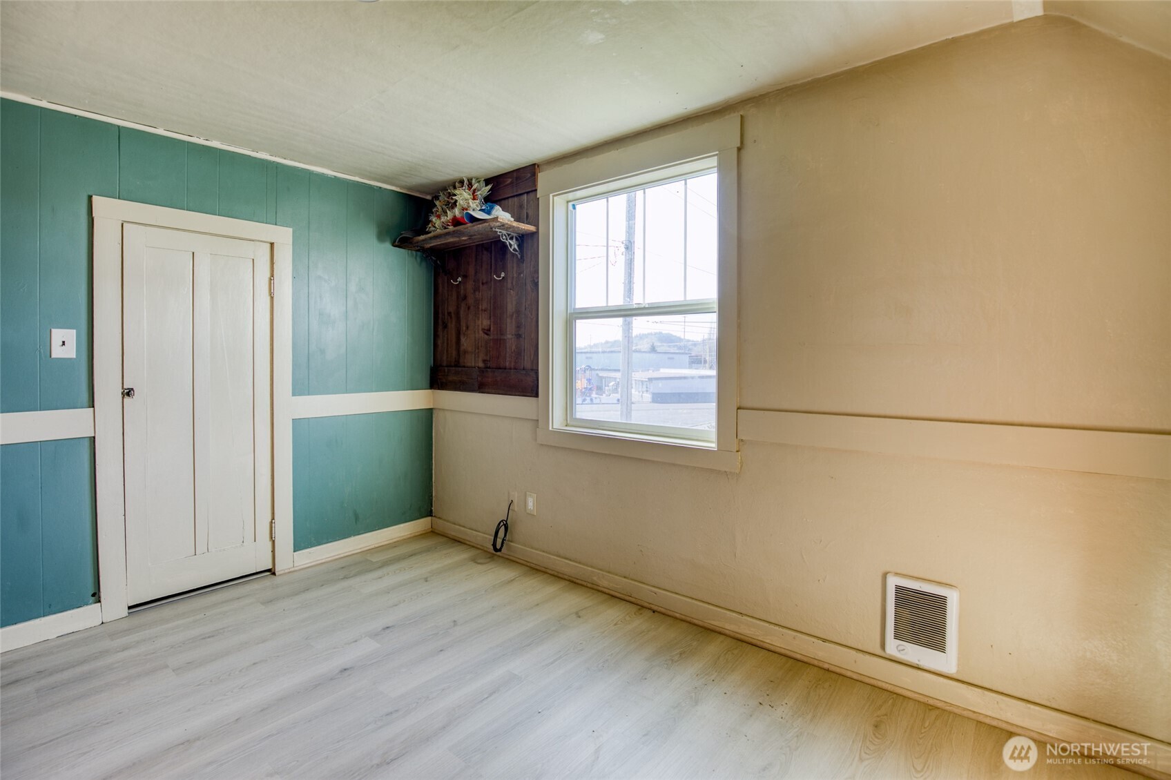 823 West 3rd Street Aberdeen, WA 98520 - Photo 26 of 40 an empty room with wooden floor and windows