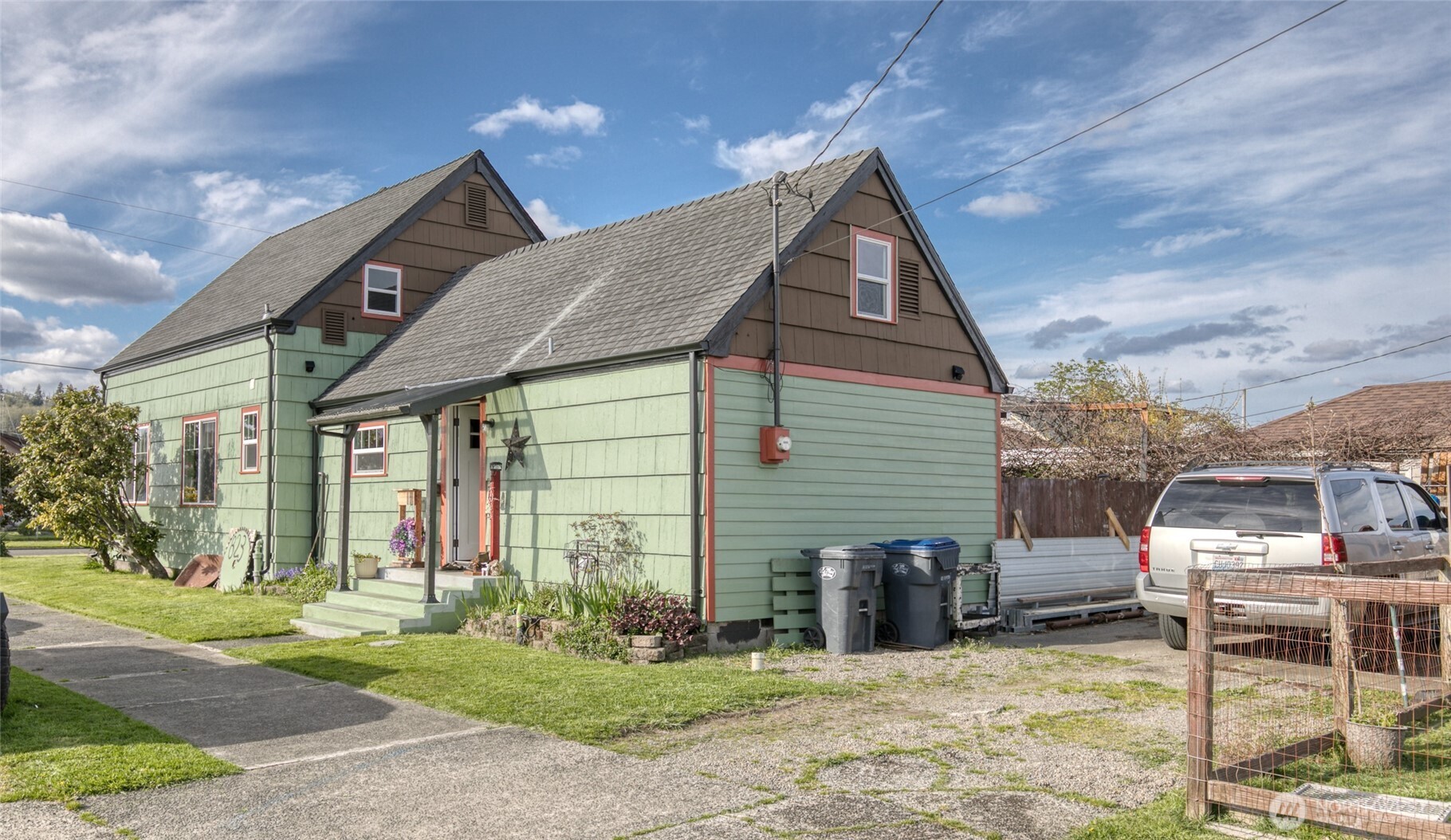 823 West 3rd Street Aberdeen, WA 98520 - Photo 32 of 40 a view of a house with a yard