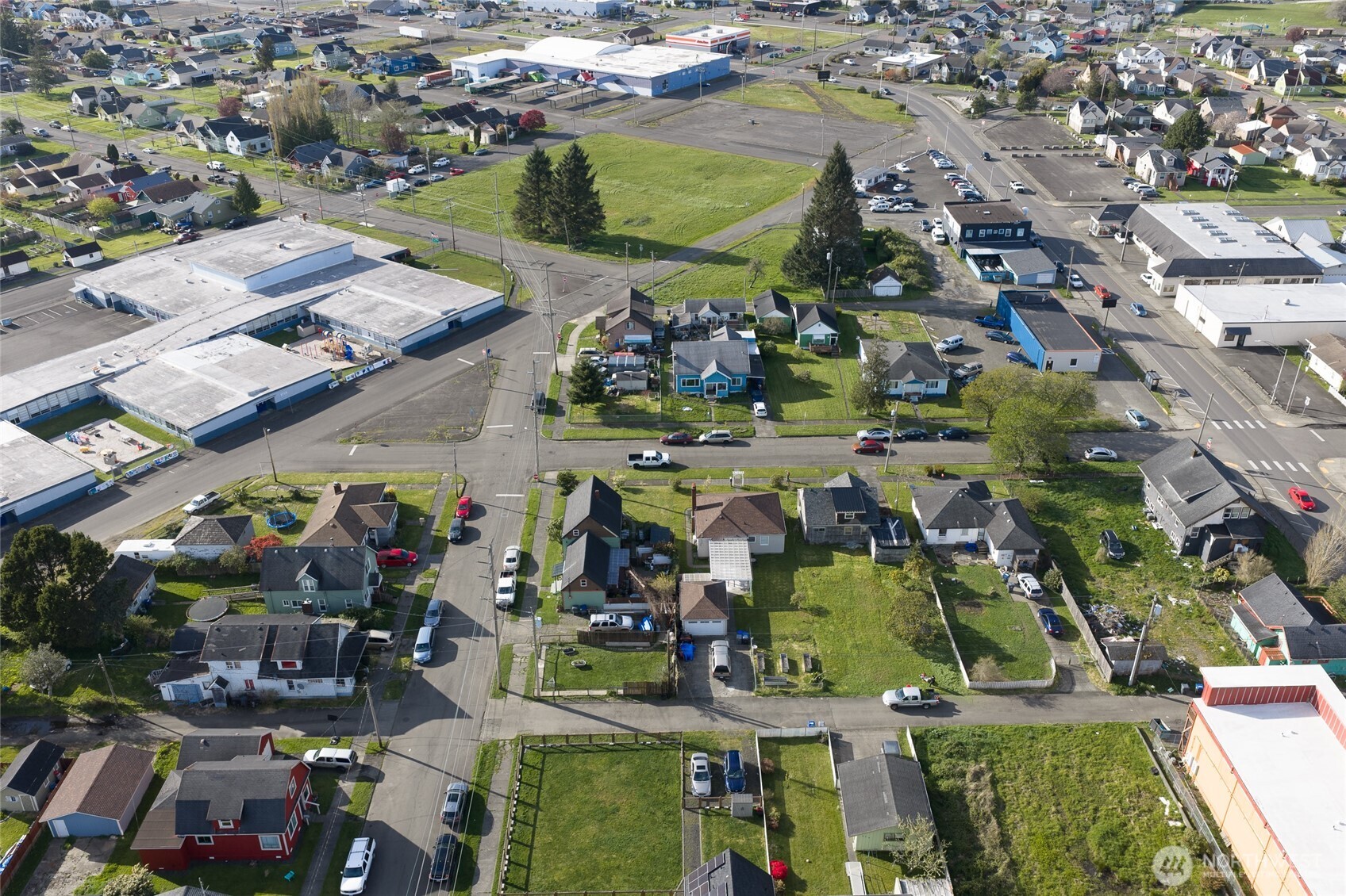 823 West 3rd Street Aberdeen, WA 98520 - Photo 38 of 40 an aerial view of multiple house