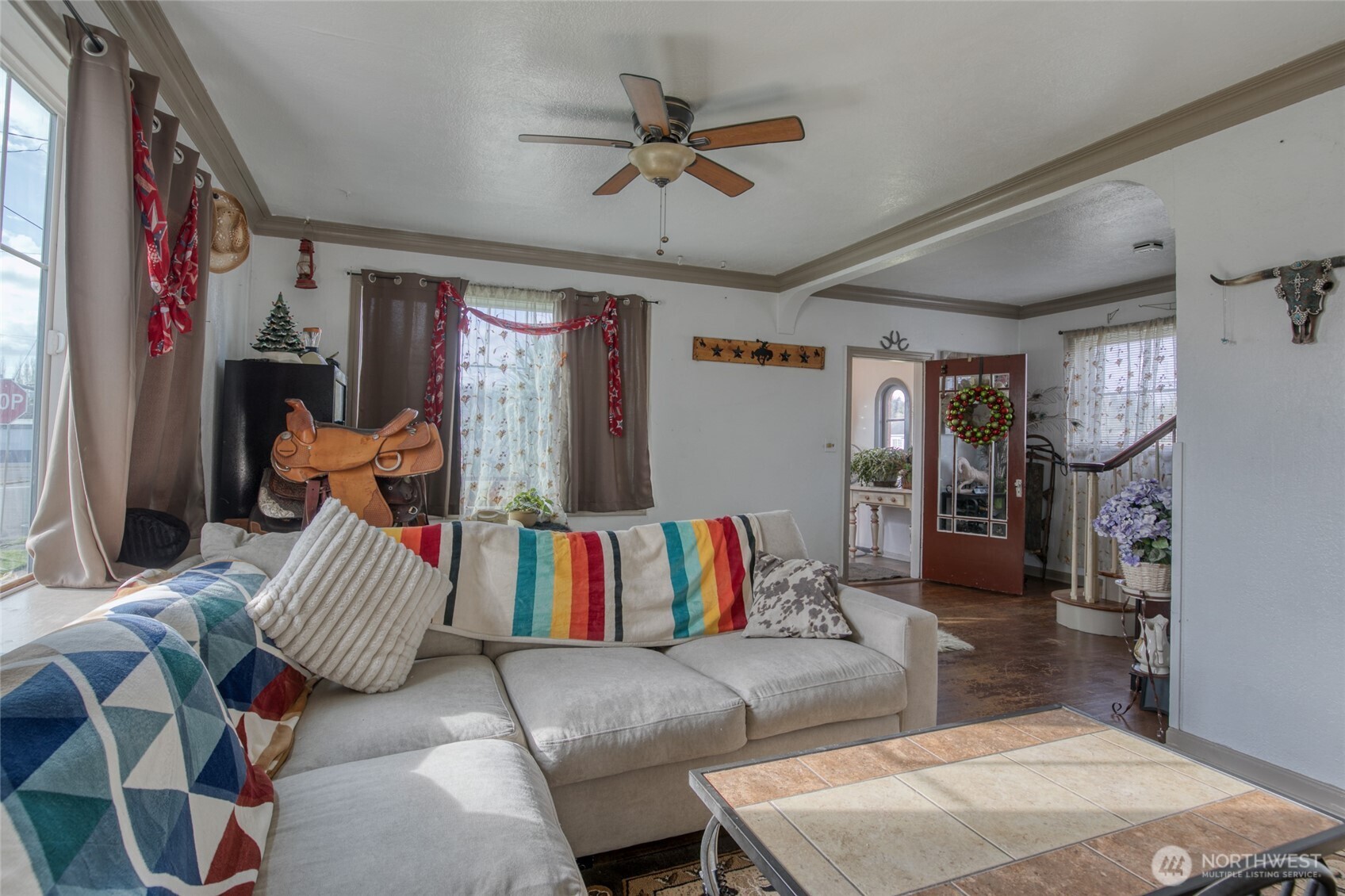 823 West 3rd Street Aberdeen, WA 98520 - Photo 4 of 40 a living room with furniture gym equipment and a rug