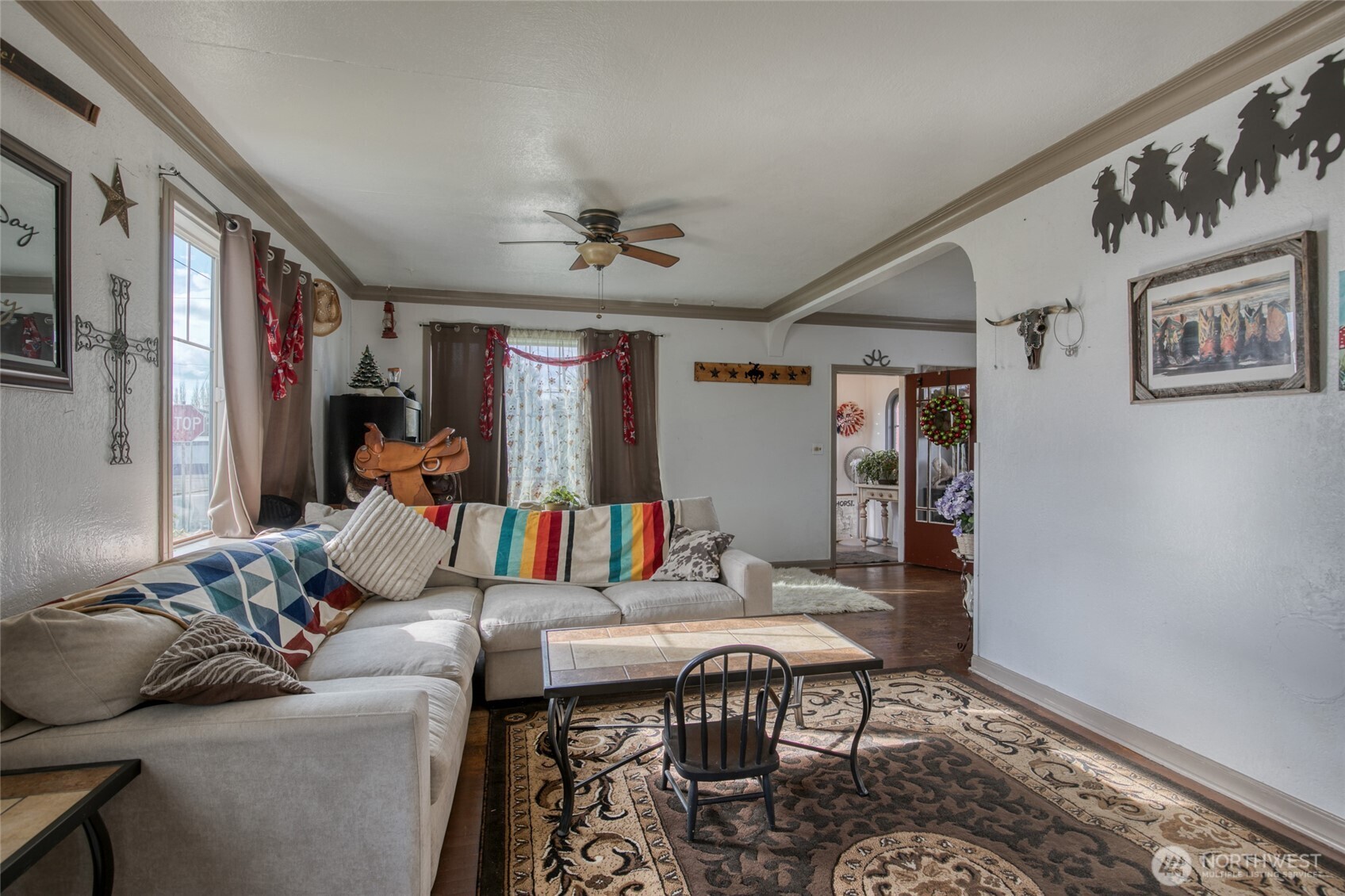 823 West 3rd Street Aberdeen, WA 98520 - Photo 7 of 40 a living room with furniture and a rug
