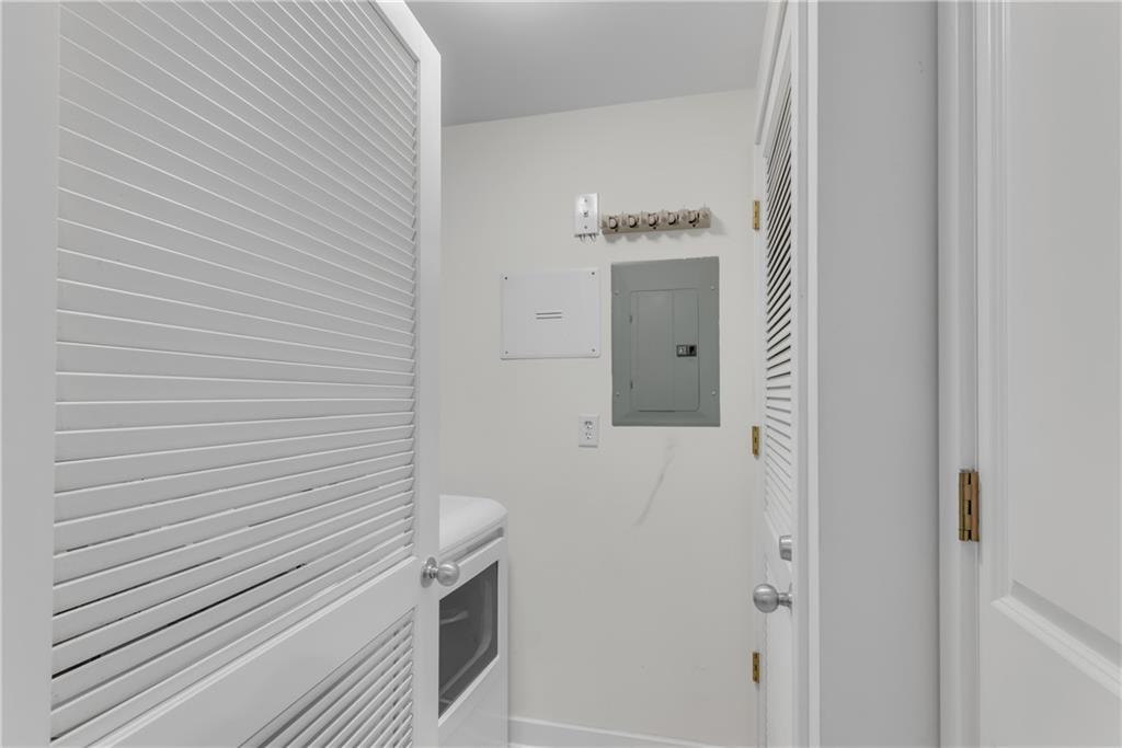 3338 Peachtree Road Northeast, Unit 1706 Atlanta, GA 30326 - Photo 8 of 37 a bathroom with a shower