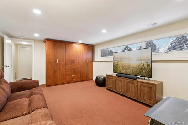 $800,000 | 32 Allan Lane, Mount Kisco, NY 10549