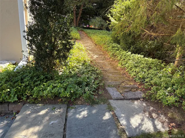 $800,000 | 32 Allan Lane, Mount Kisco, NY 10549