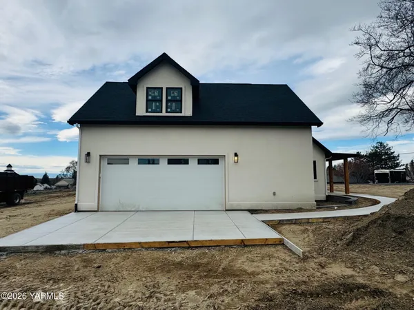 $549,000 | 304 6th Street, Zillah, WA 98953