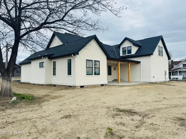 $549,000 | 304 6th Street, Zillah, WA 98953