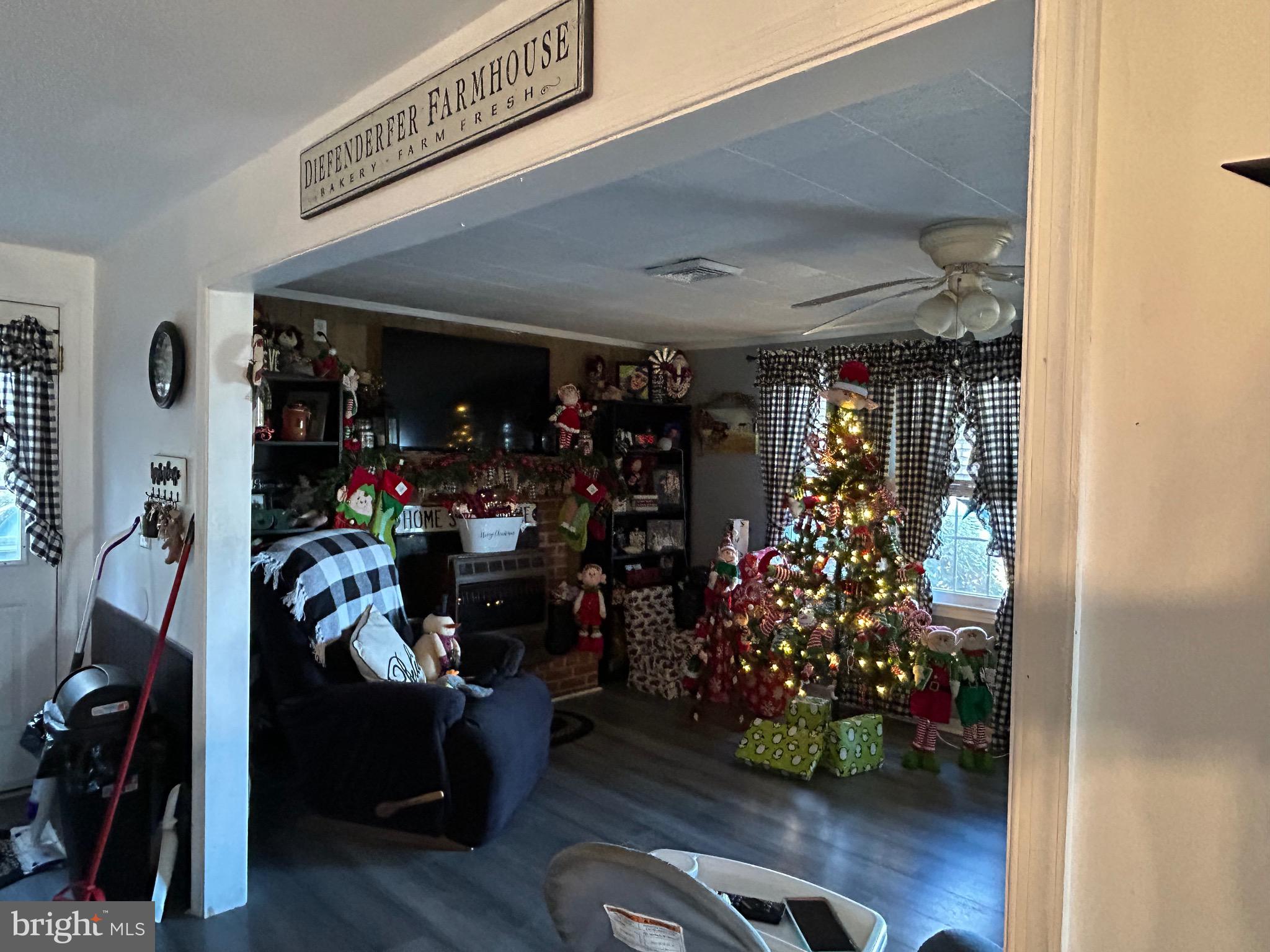 30423 Baynard Road Trappe, MD 21673 - Photo 13 of 25 a room with lots of flowers and wooden floor