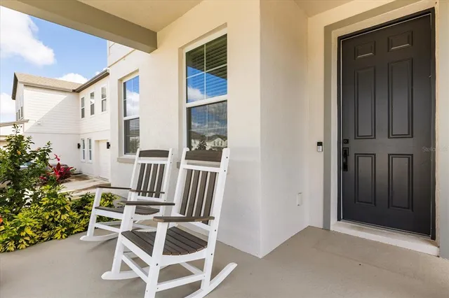 a view of a livingroom with furniture
