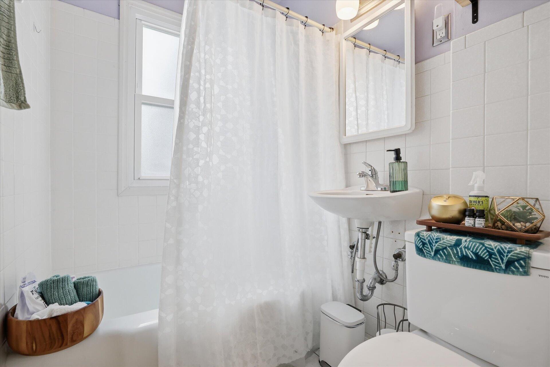 3136 North 79th Street Milwaukee, WI 53222 - Photo 14 of 31 Bathroom