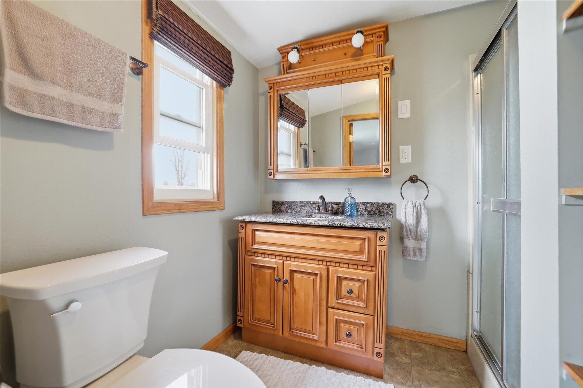 3136 North 79th Street Milwaukee, WI 53222 - Photo 20 of 31 Primary suite bathroom