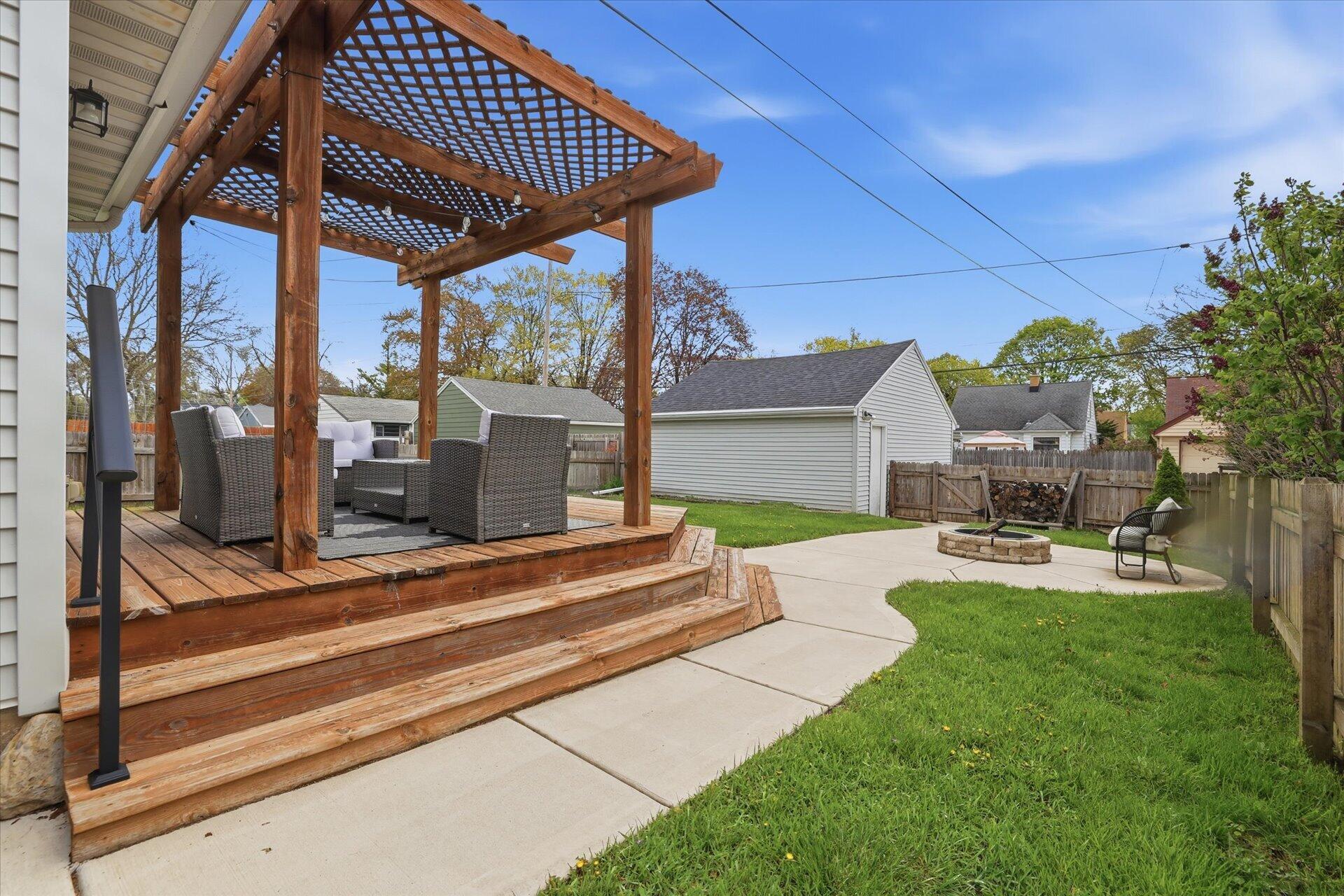 3136 North 79th Street Milwaukee, WI 53222 - Photo 27 of 31 Patio