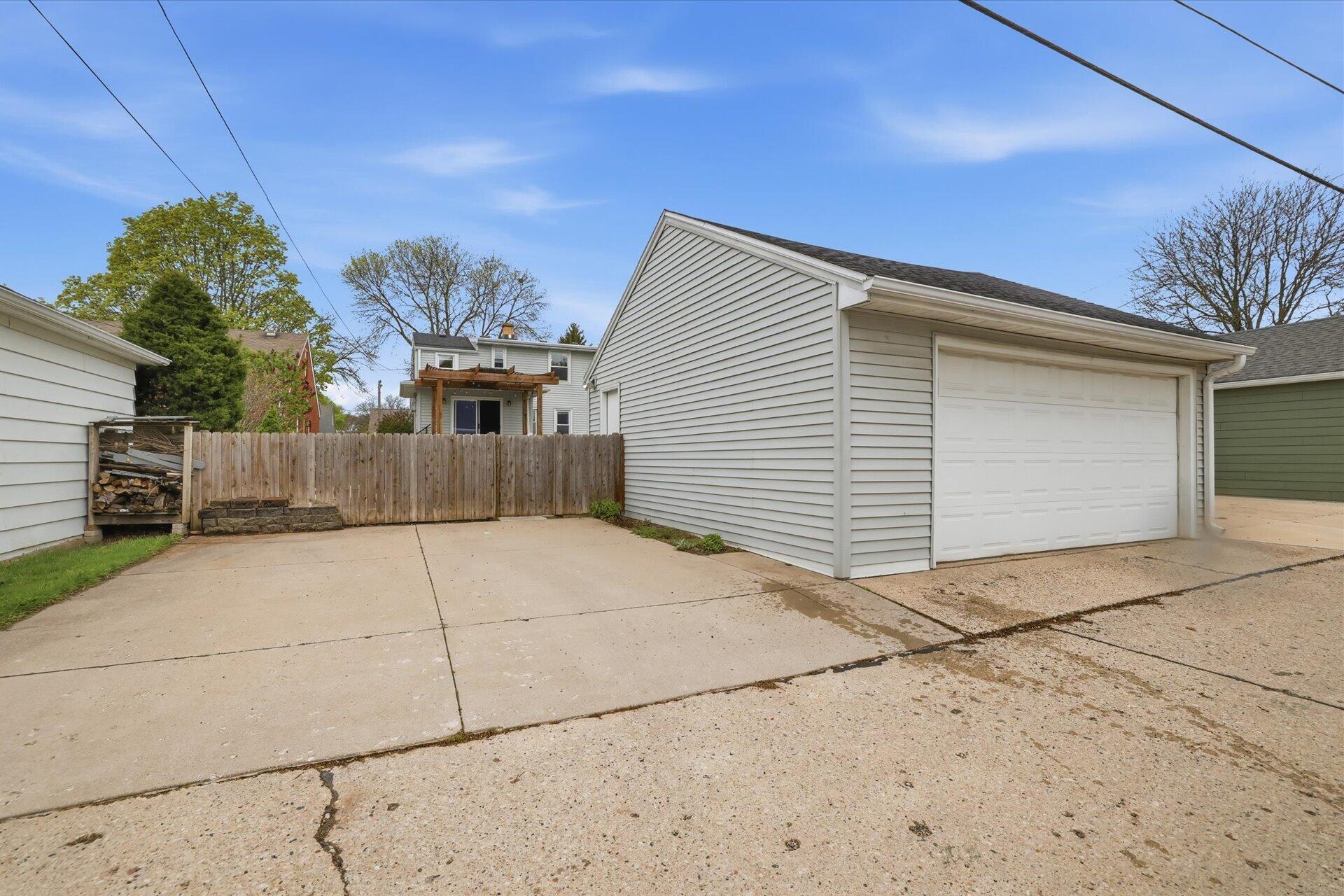 3136 North 79th Street Milwaukee, WI 53222 - Photo 29 of 31 Garage