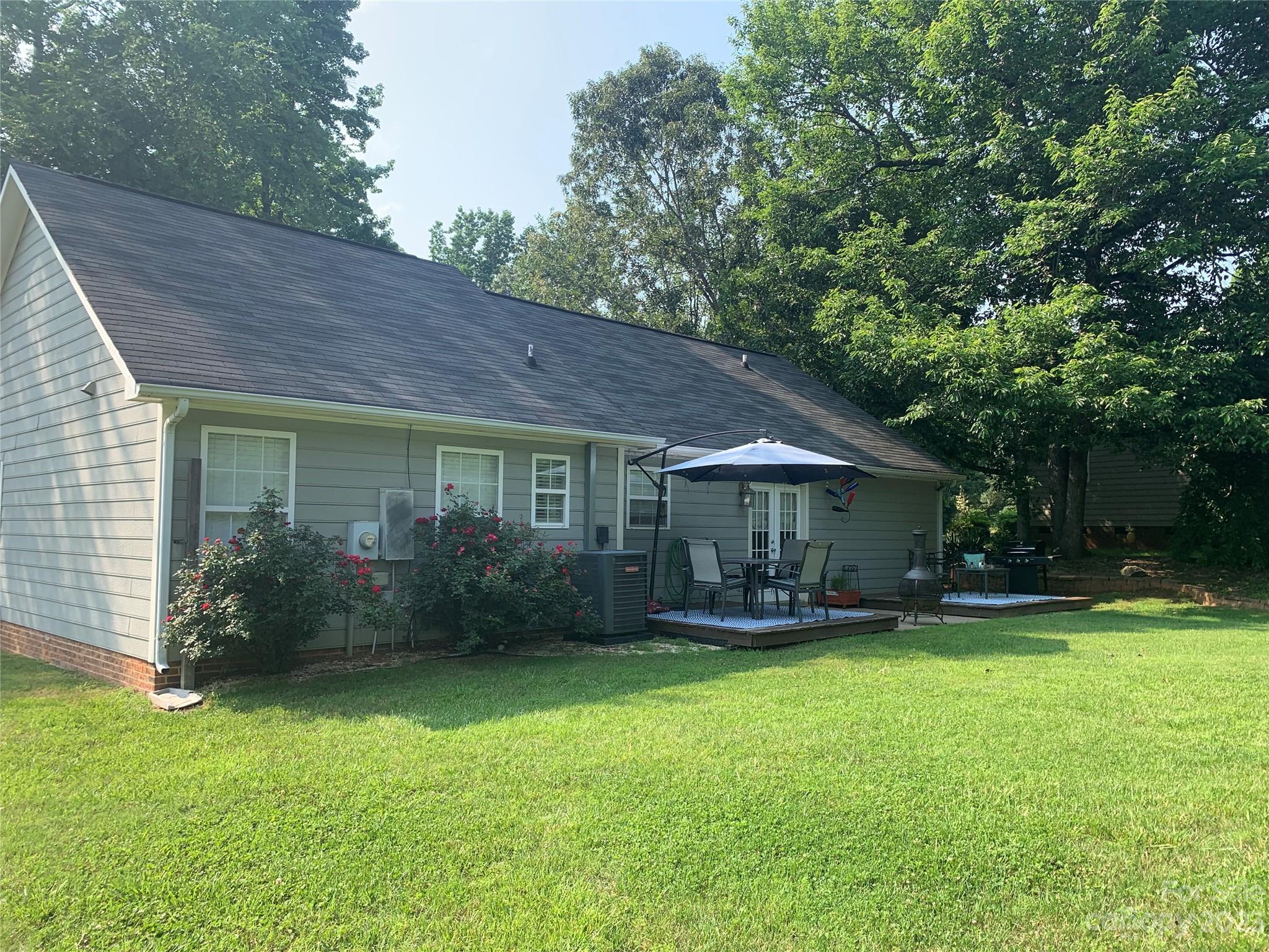 402 Split Oak Trail Gastonia, NC 28052 - Photo 13 of 23 a front view of a house with garden