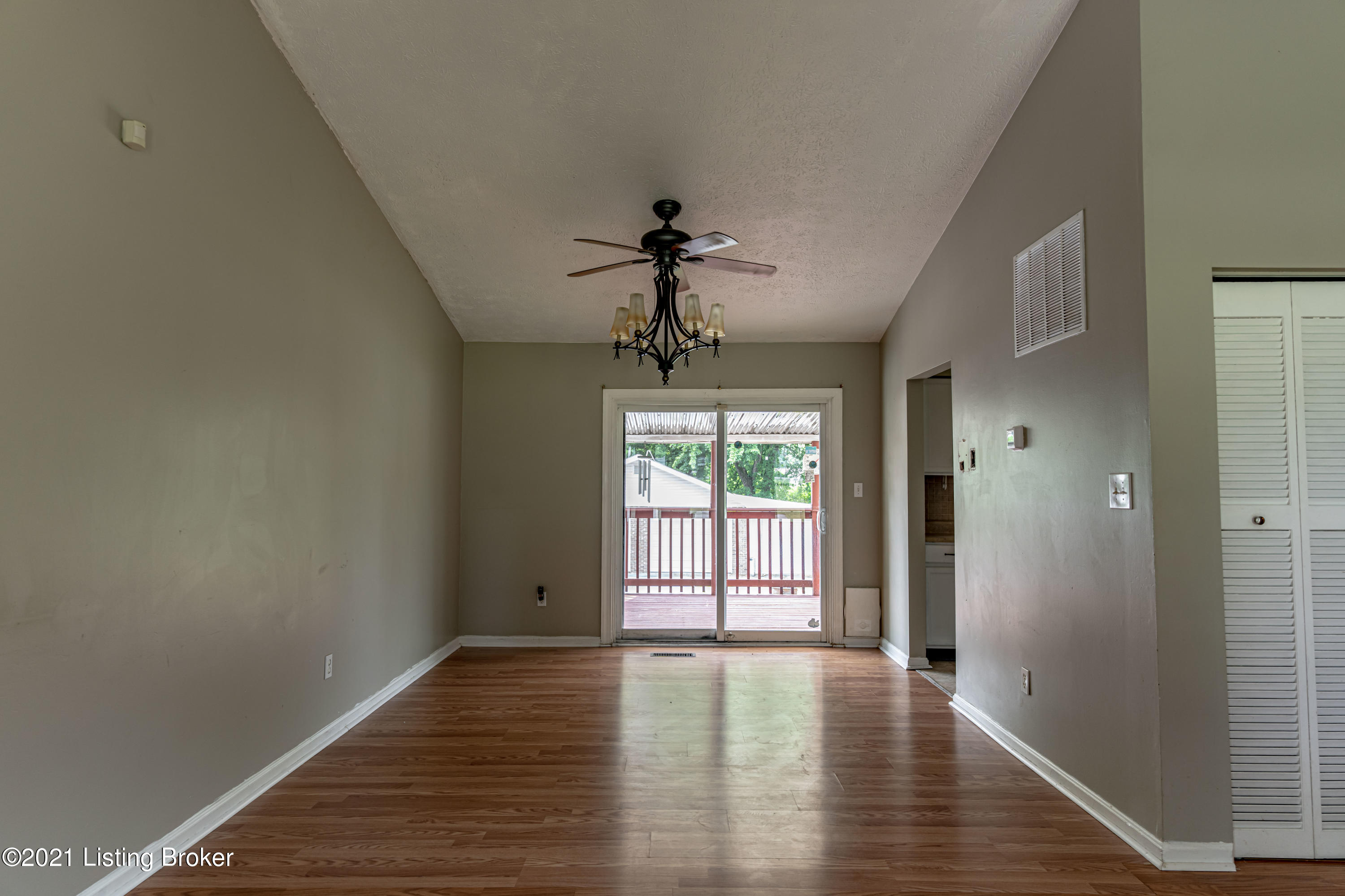 6804 Terry Road Louisville, KY 40258 - Photo 11 of 43 DSC08337