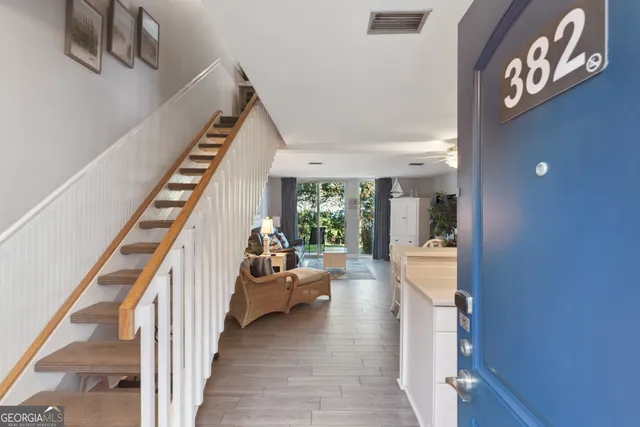 a view of entryway and hall