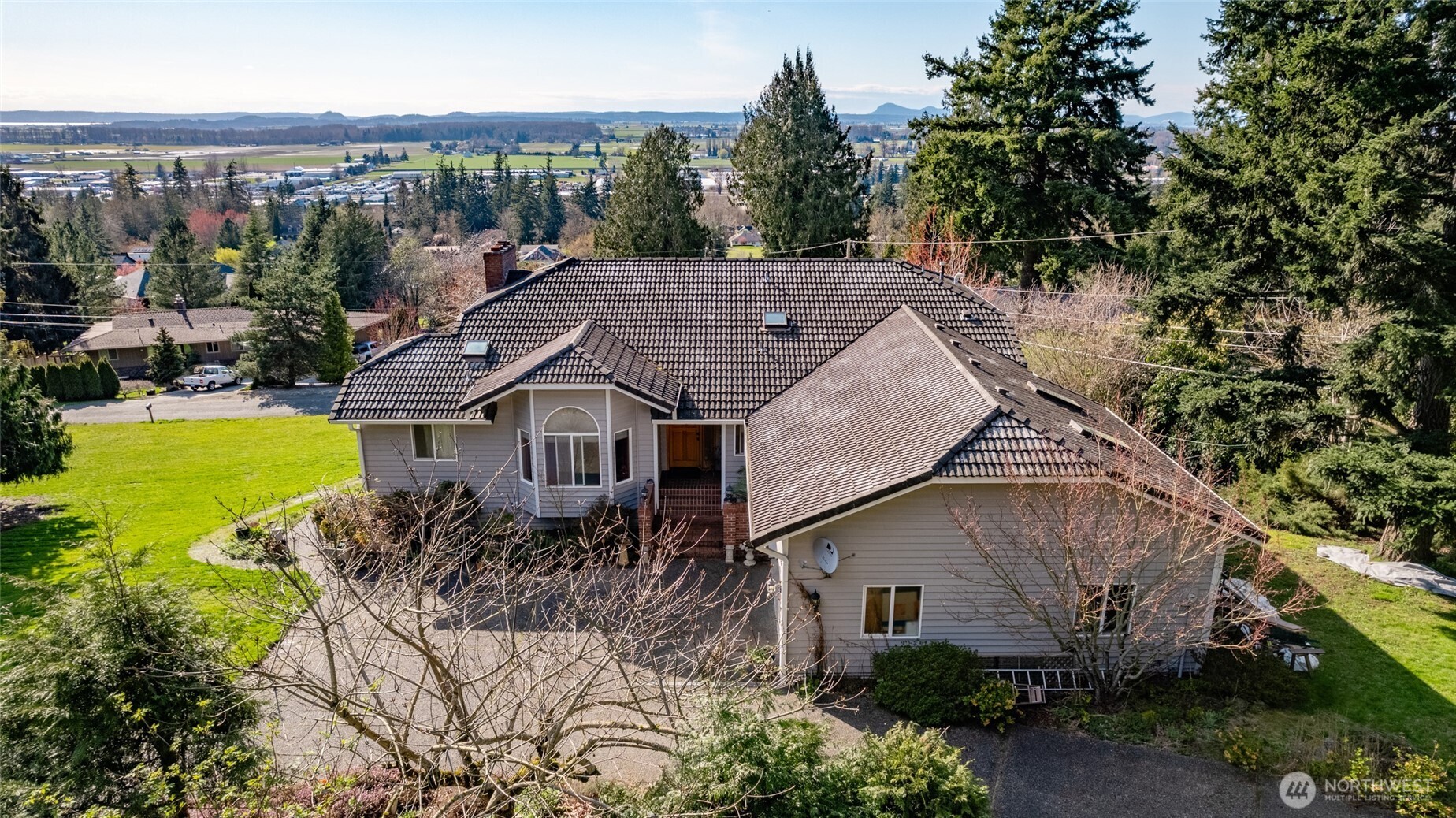 17290 Soundview Road Mount Vernon, WA 98274 - Photo 3 of 39 Gallery Image 3