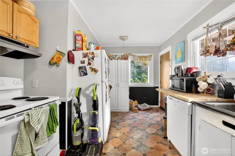 $519,000 | 12260 Des Moines Memorial Drive South, Seattle, WA 98168