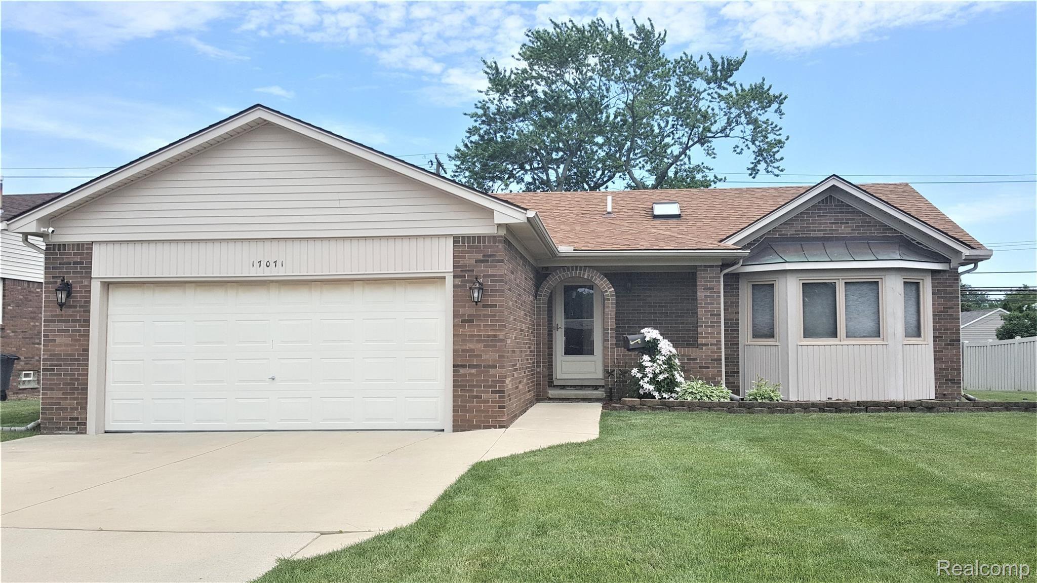 17071 Quarry Road Riverview, MI 48193 - Photo 1 of 27 Front elevation.