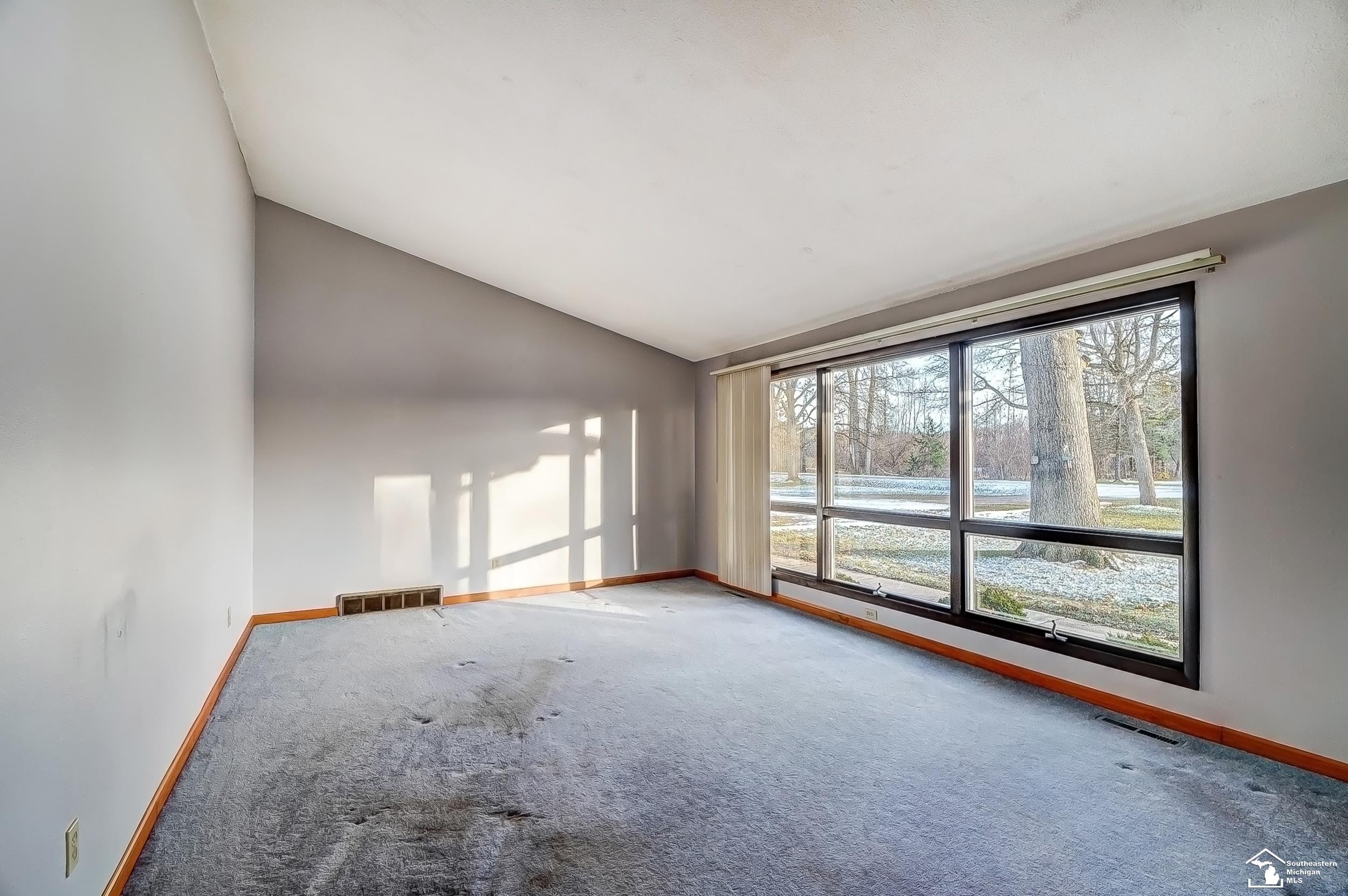 15620 West Dunbar Road Dundee, MI 48131 - Photo 9 of 59 50128838-03e220af-ff81-4416-85df-5a7a73758bd8.JPG