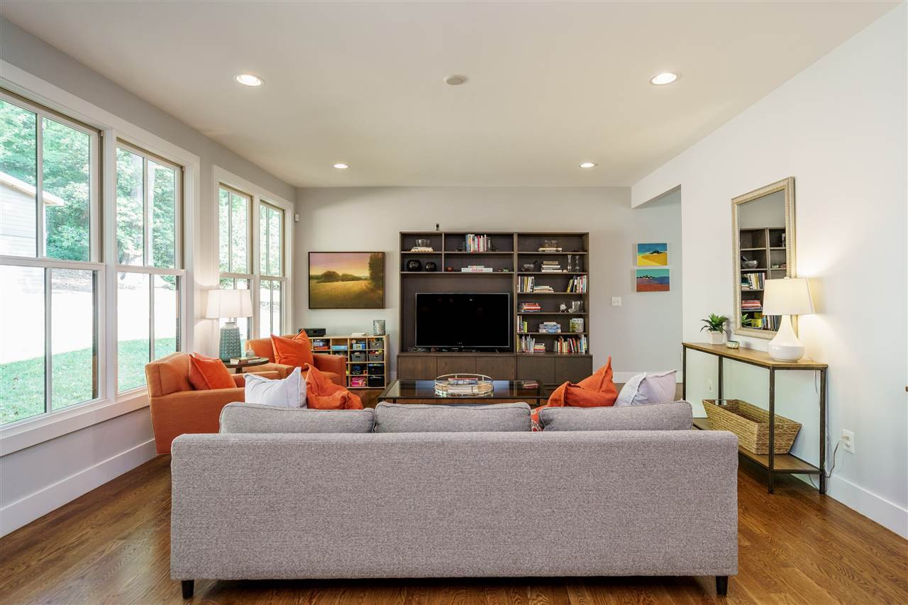 2719 North Mayview Road Raleigh, NC 27607 - Photo 6 of 28 Livingroom