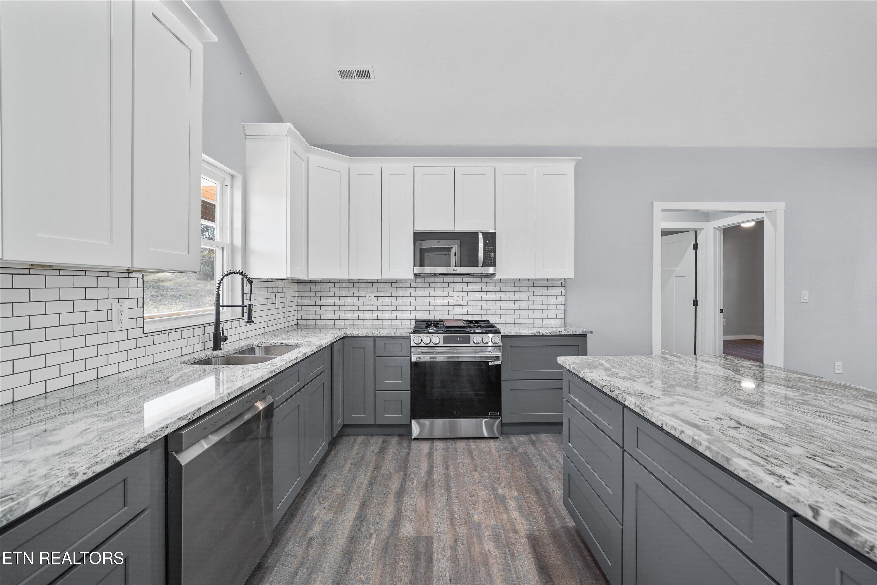 4066 Sevierville Road Maryville, TN 37804 - Photo 13 of 38 13-4066 Sevierville Rd09