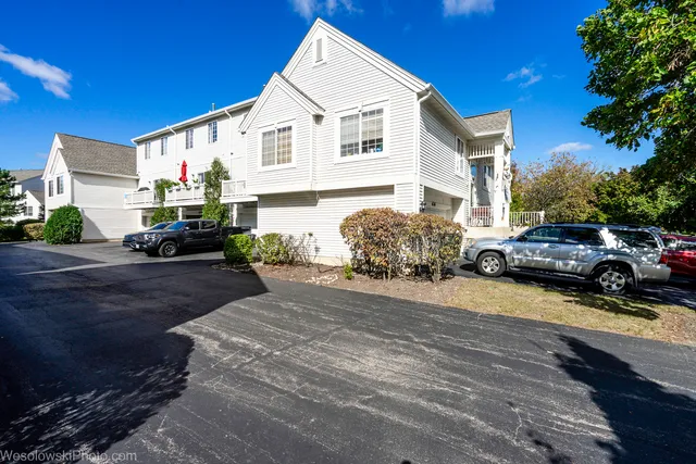 $249,000 | 644 South Rosehall Lane, Unit 644, Round Lake, IL 60073