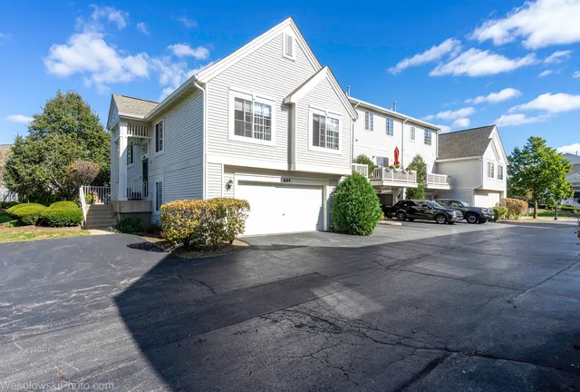 $249,000 | 644 South Rosehall Lane, Unit 644, Round Lake, IL 60073