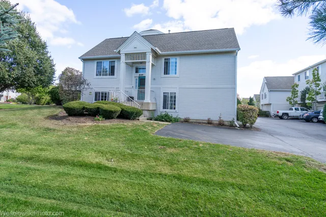 $249,000 | 644 South Rosehall Lane, Unit 644, Round Lake, IL 60073