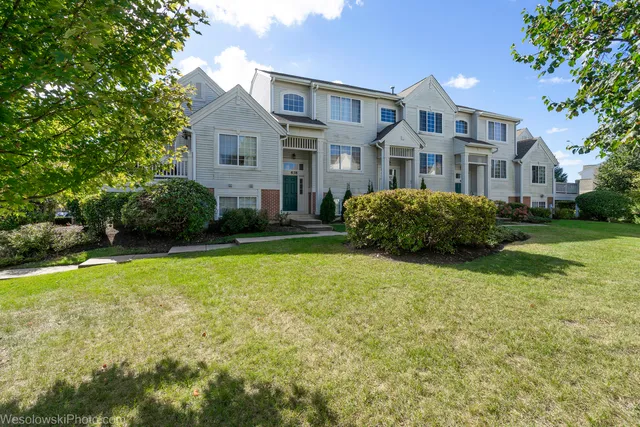 $249,000 | 644 South Rosehall Lane, Unit 644, Round Lake, IL 60073
