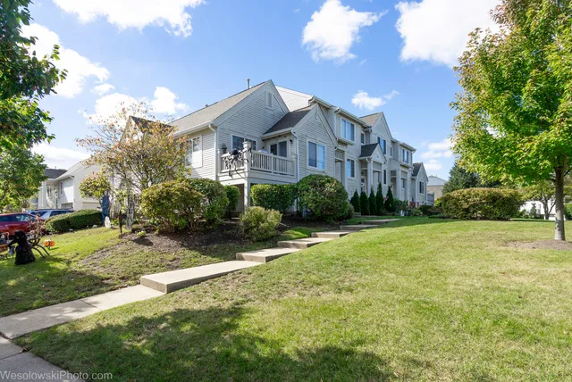 $249,000 | 644 South Rosehall Lane, Unit 644, Round Lake, IL 60073