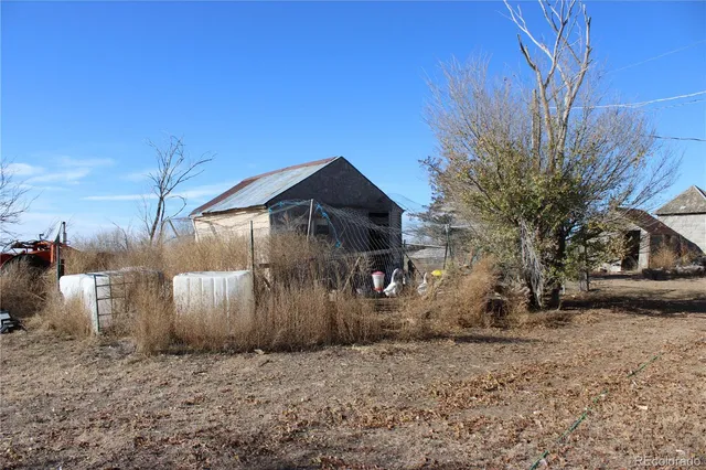 a view of a barn in the middle of a yard