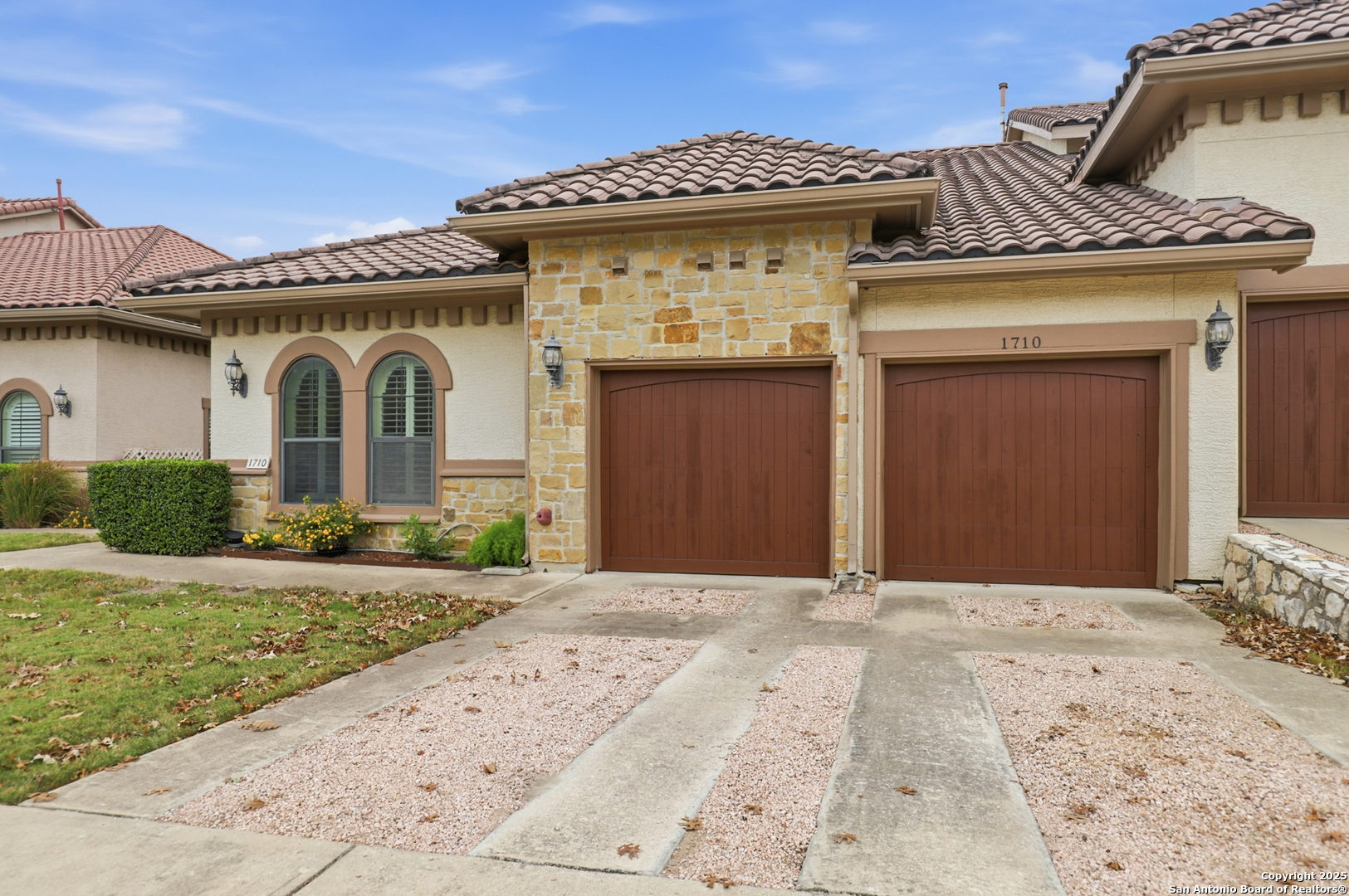 7800 Sw Parkway, Unit 1710 Austin, TX 78735 - Photo 2 of 34 a front view of a house