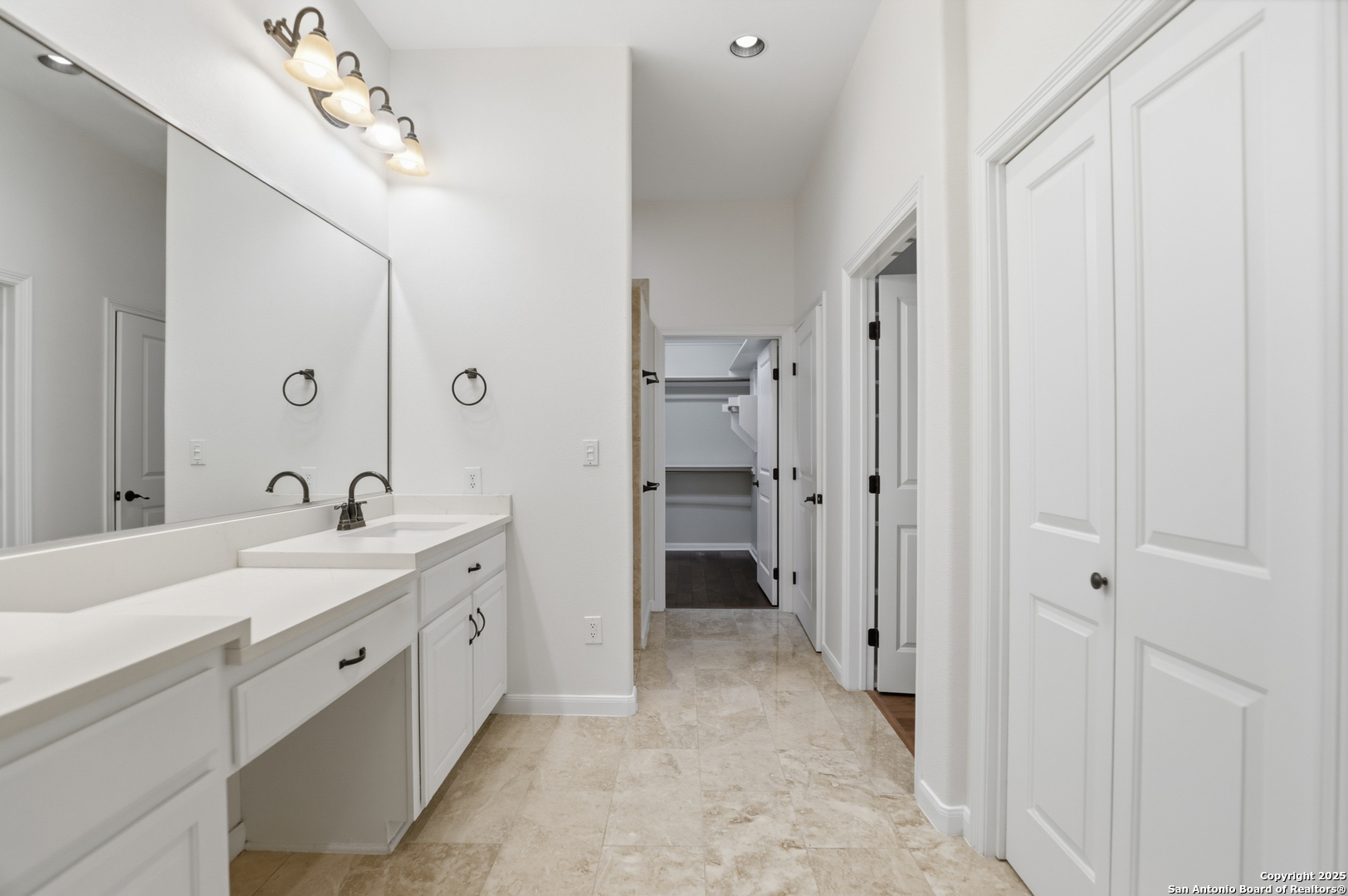7800 Sw Parkway, Unit 1710 Austin, TX 78735 - Photo 25 of 34 a spacious bathroom with a double vanity sink a mirror and a bathtub