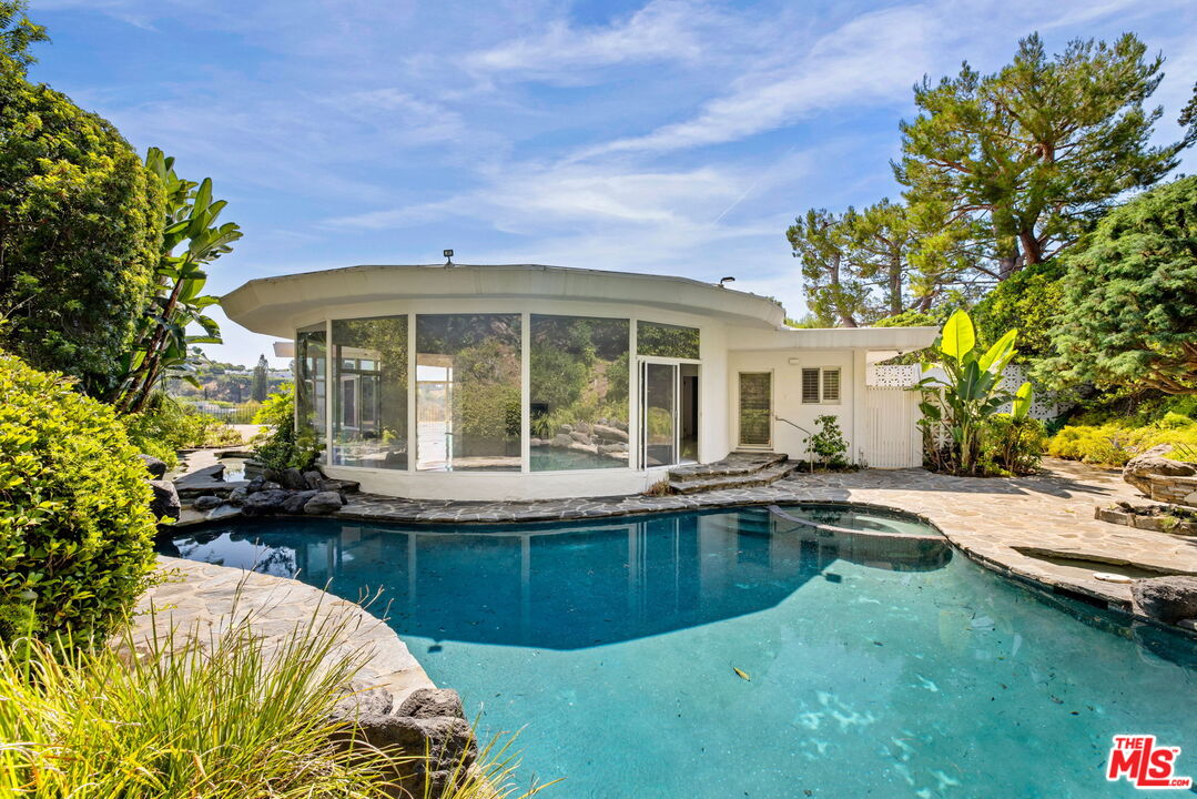1460 Carla Ridge Beverly Hills, CA 90210 - Photo 8 of 20 a view of a house with swimming pool and sitting area
