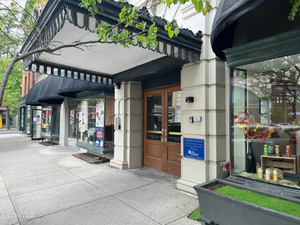 $2,046 | 200 Broadway, Unit 302, Troy, NY 12180